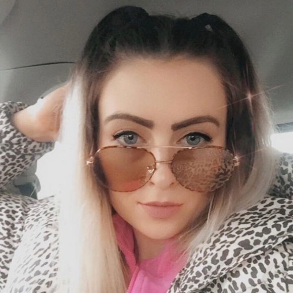 Meet your Posher, Allie - Picture 1 of 4